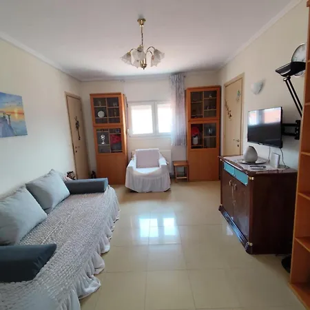 Christopher's Flat * Περαία